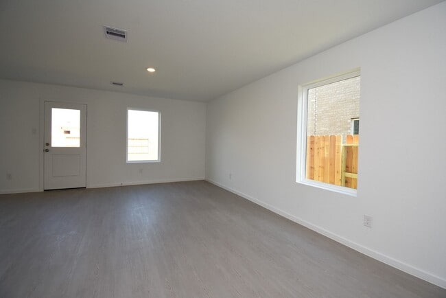 Building Photo - 3083 Sunset Glory Dr