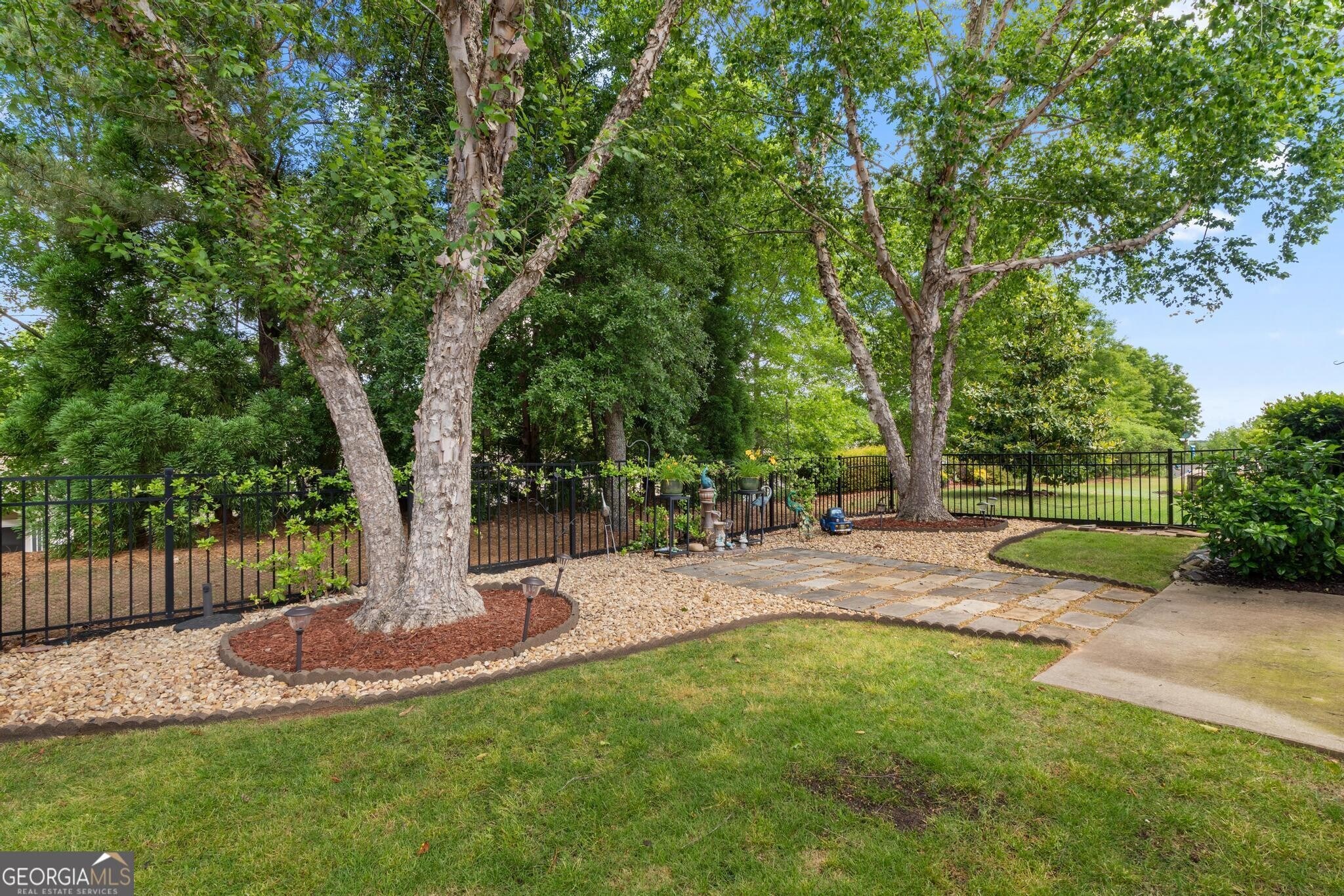 Building Photo - 105 Dahlia Dr
