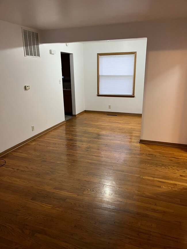 Building Photo - 240 Smith St