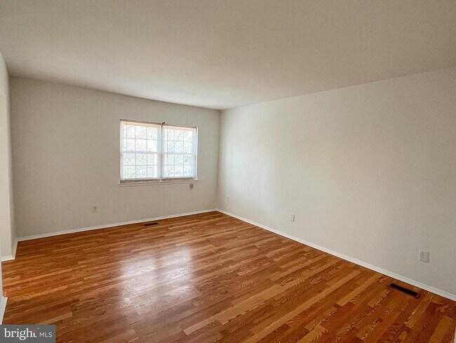 Building Photo - 19920 Waterloo Ct