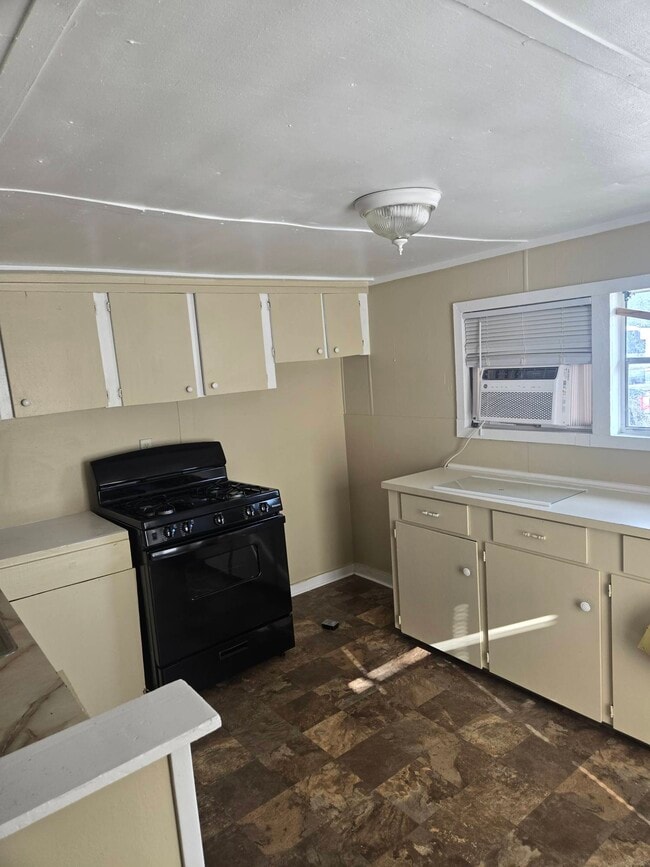 Building Photo - 1500 Adam St