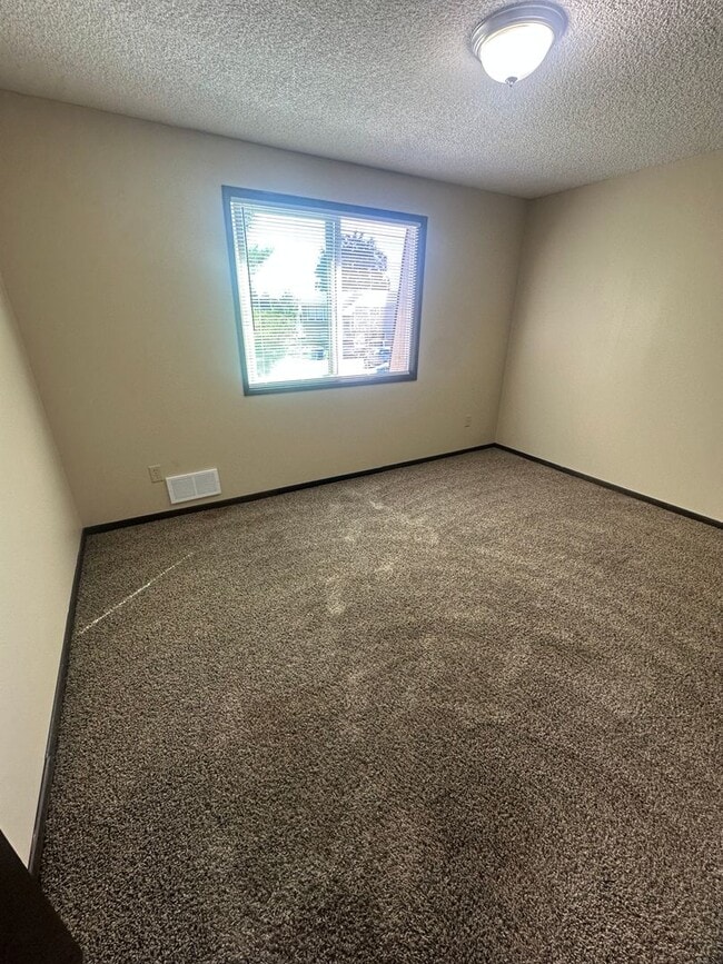 Building Photo - 1352