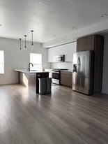 Building Photo - 620 N Orchard Dr