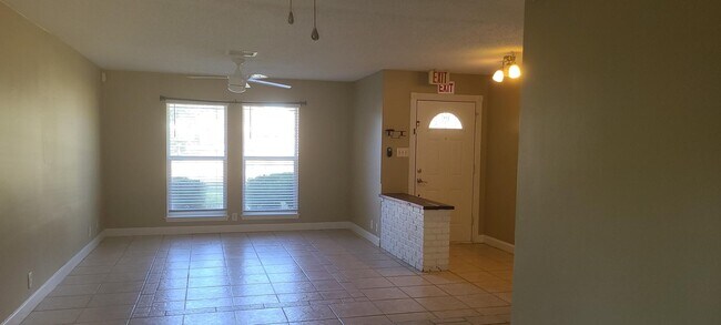 Building Photo - 11123 Hazelhurst Dr