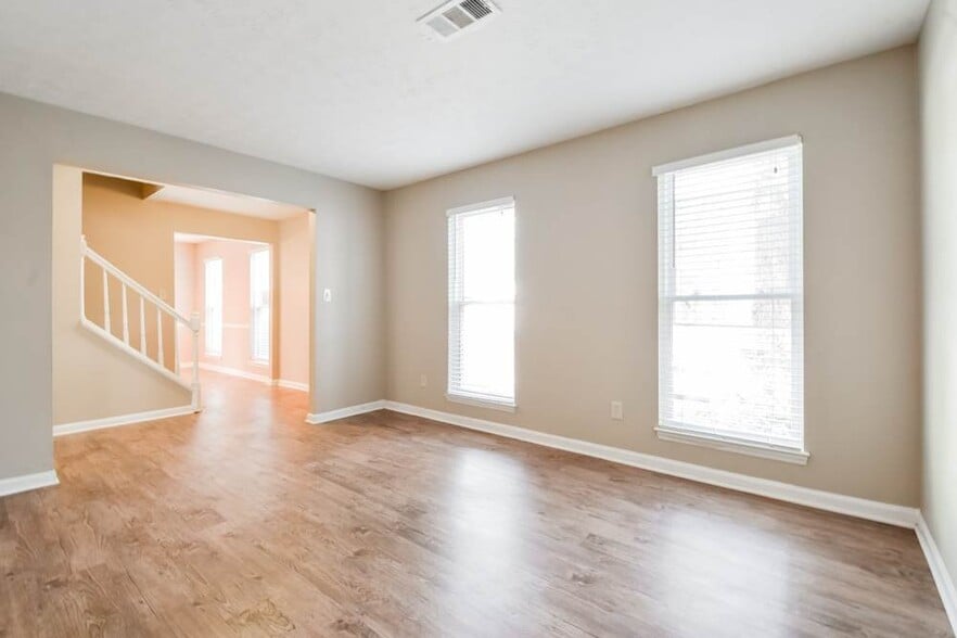 Building Photo - 645 Barrington Way