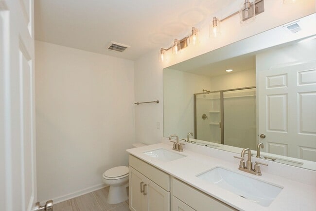 Building Photo - FREE TV!!