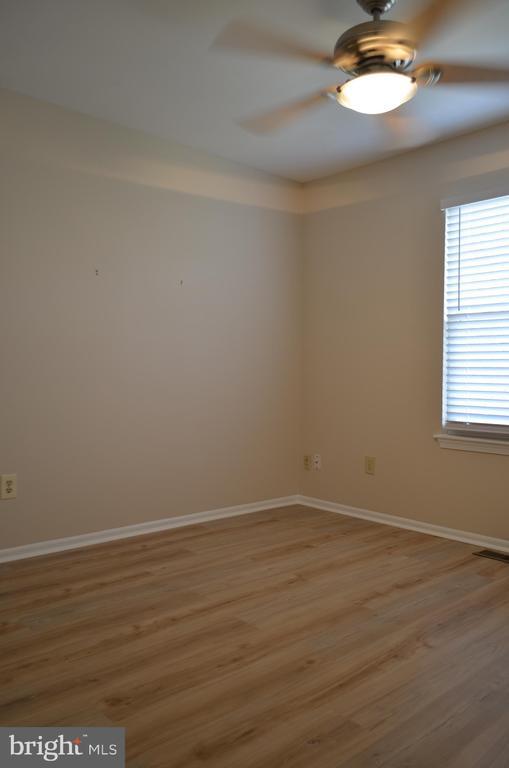 Building Photo - 13 Stanwyck Ct