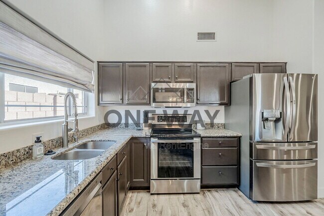 Building Photo - 760 N Swan Dr