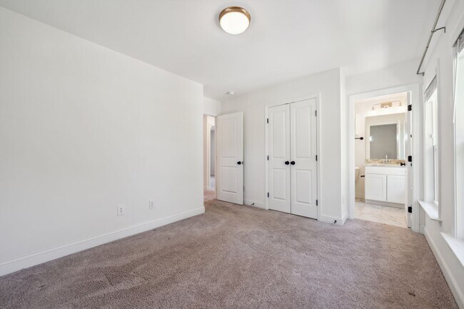 Building Photo - 2804 Cannada Ave