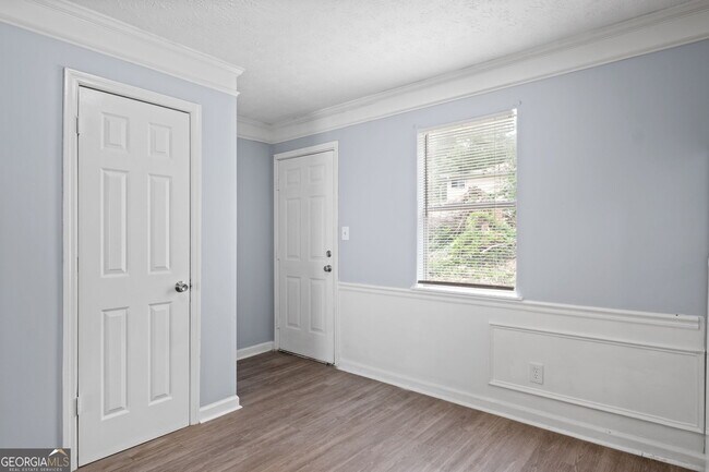 Building Photo - 360 N 19th St
