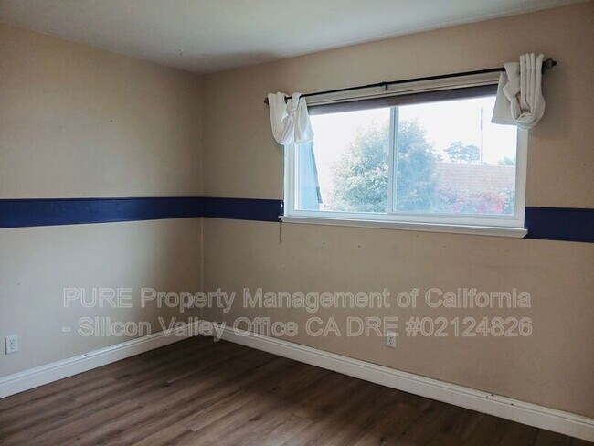 Building Photo - 7555 Sunset Way