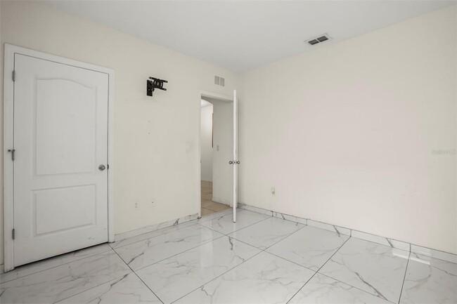 Building Photo - 2443 White Lilly Dr
