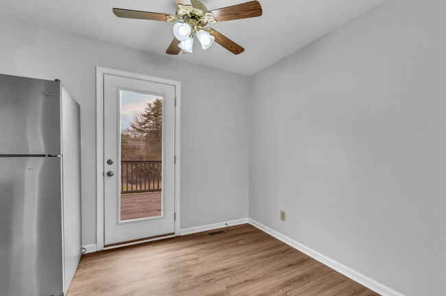 Building Photo - This charming rental in a convenient Clarksville location!