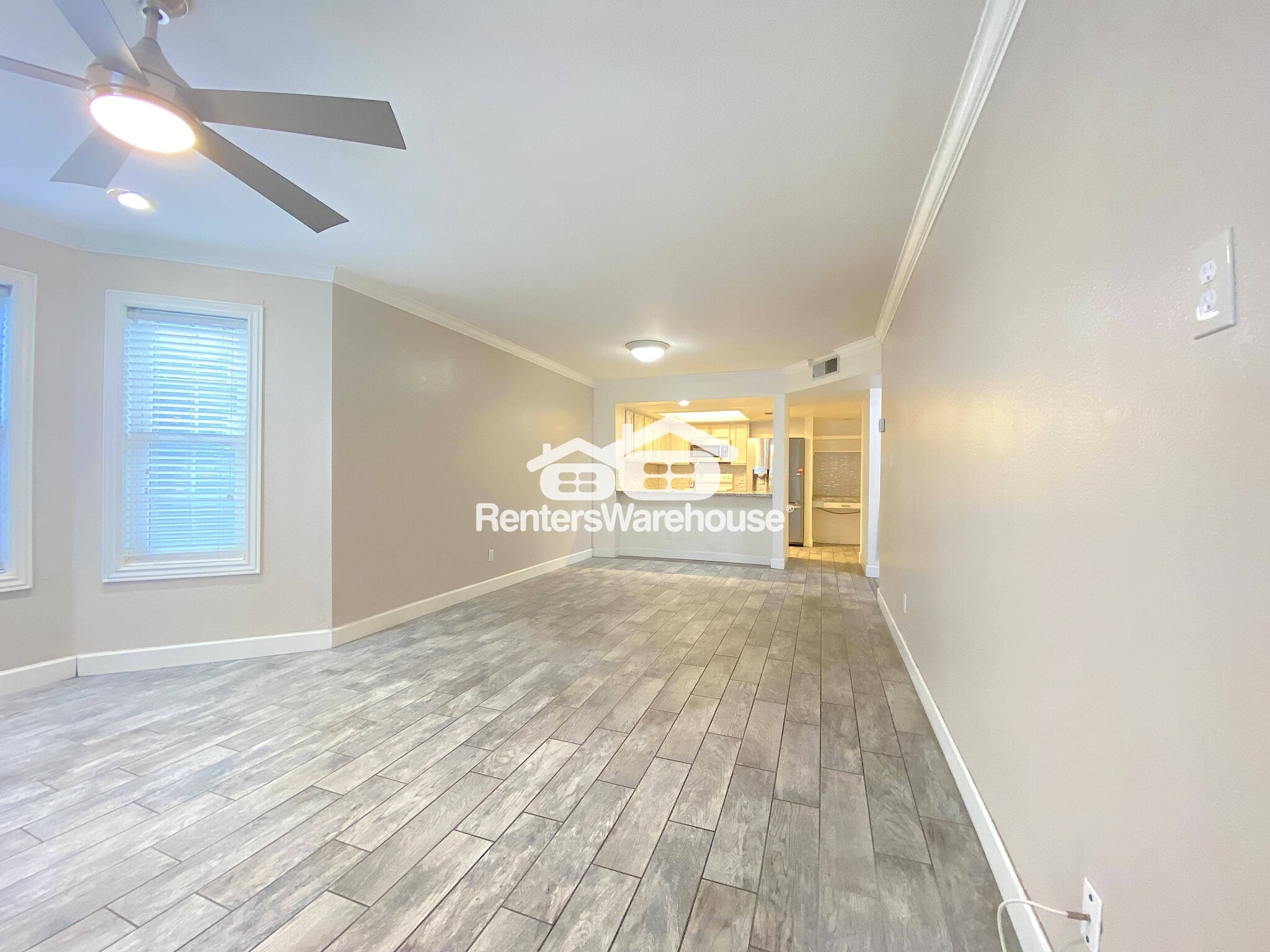 Building Photo - 1505 N Center St