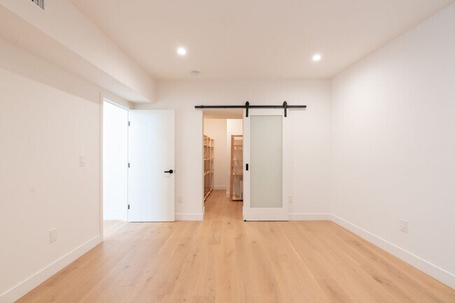 Building Photo - Stunning Views from Silver Lake Hillside Home for Rent with Spectacular Views