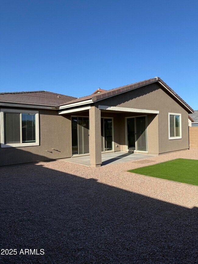 Building Photo - 40563 W Michaels Dr