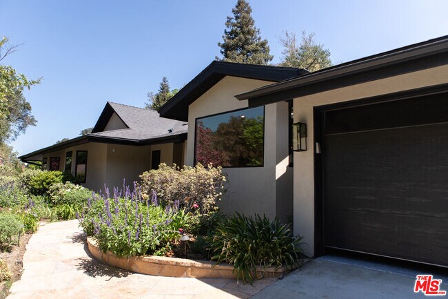 Building Photo - 3436 Longridge Ave