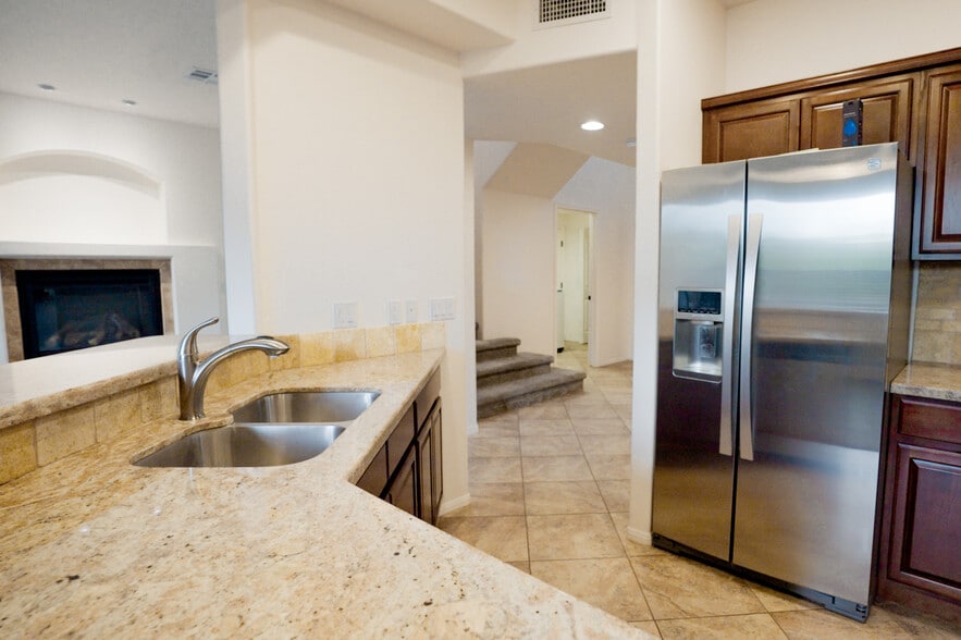 Kitchen - 1483 Vista Montana Rd