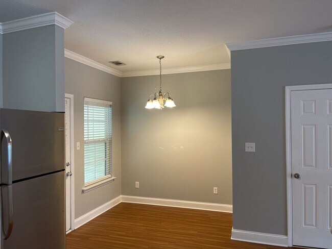 Building Photo - 273 Vining Way