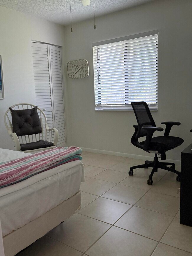 Building Photo - 330 Knotty Pine Cir