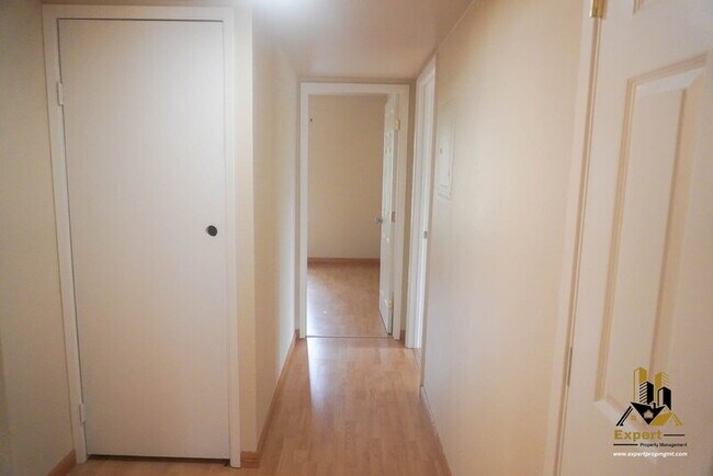 Building Photo - 5333 Primrose Dr