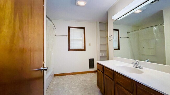 Building Photo - 494 Old Jonesboro Rd