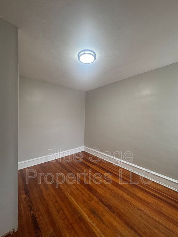 Building Photo - 1411 Lawrence Rd