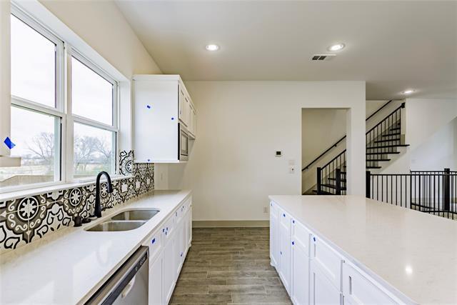 Building Photo - 2637 Carolwood Ln