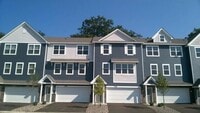 Building Photo - Gorgeous Newer-Built Townhome in Maple Grove!