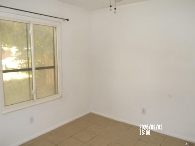 Building Photo - 2477 S 17th Ave