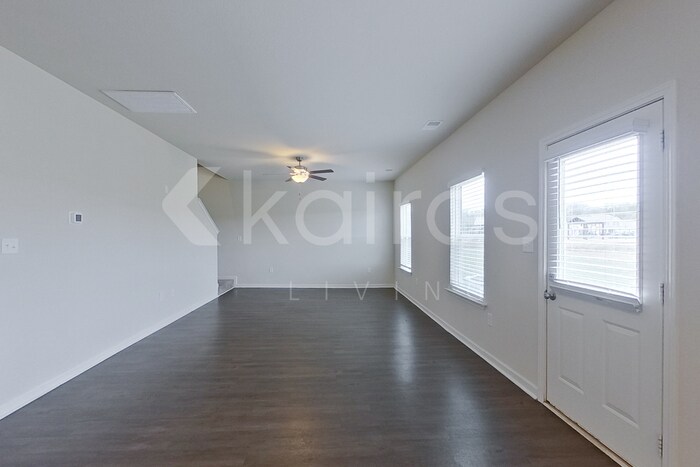 Building Photo - 1138 Freedom Pkwy