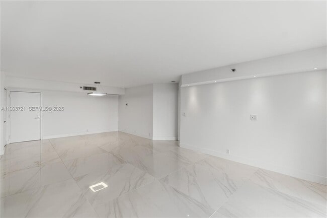 Building Photo - 19101 NE 36th Pl