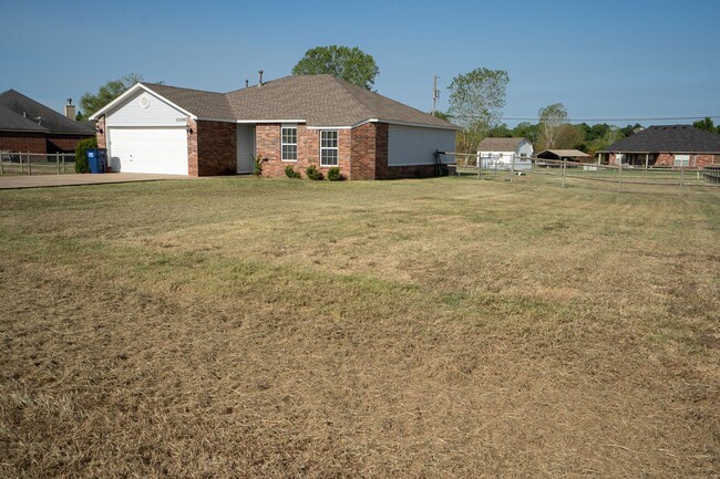 Building Photo - 3 Bed / 2 Bath in Collinsville!