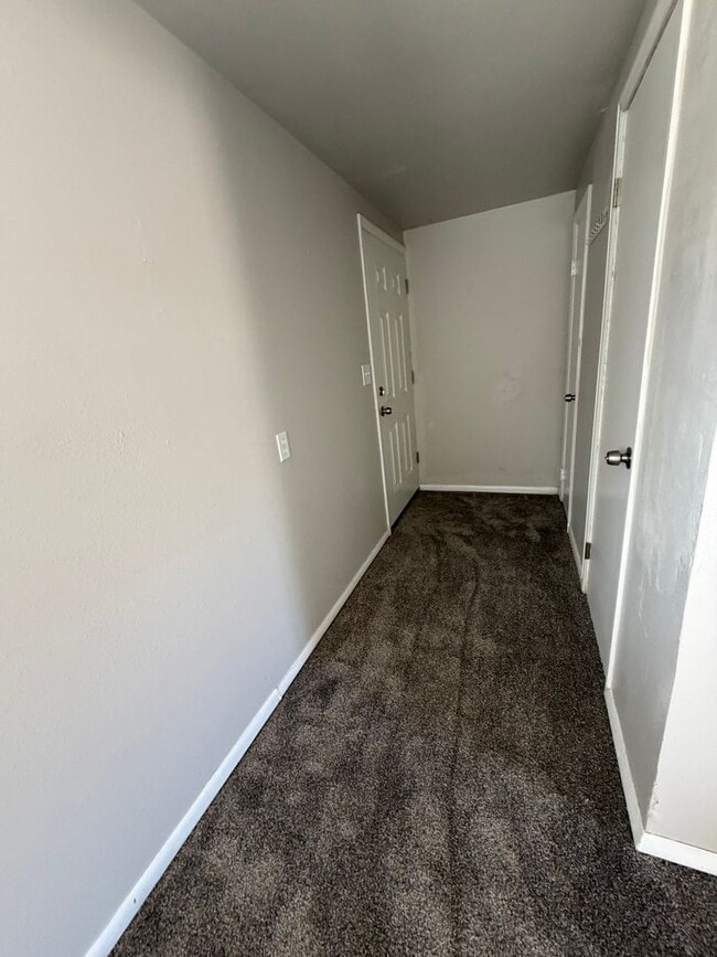 Building Photo - Versatile 4BD/3BA in Stratton Meadows – Gated Community + Private Lower-Level Suite