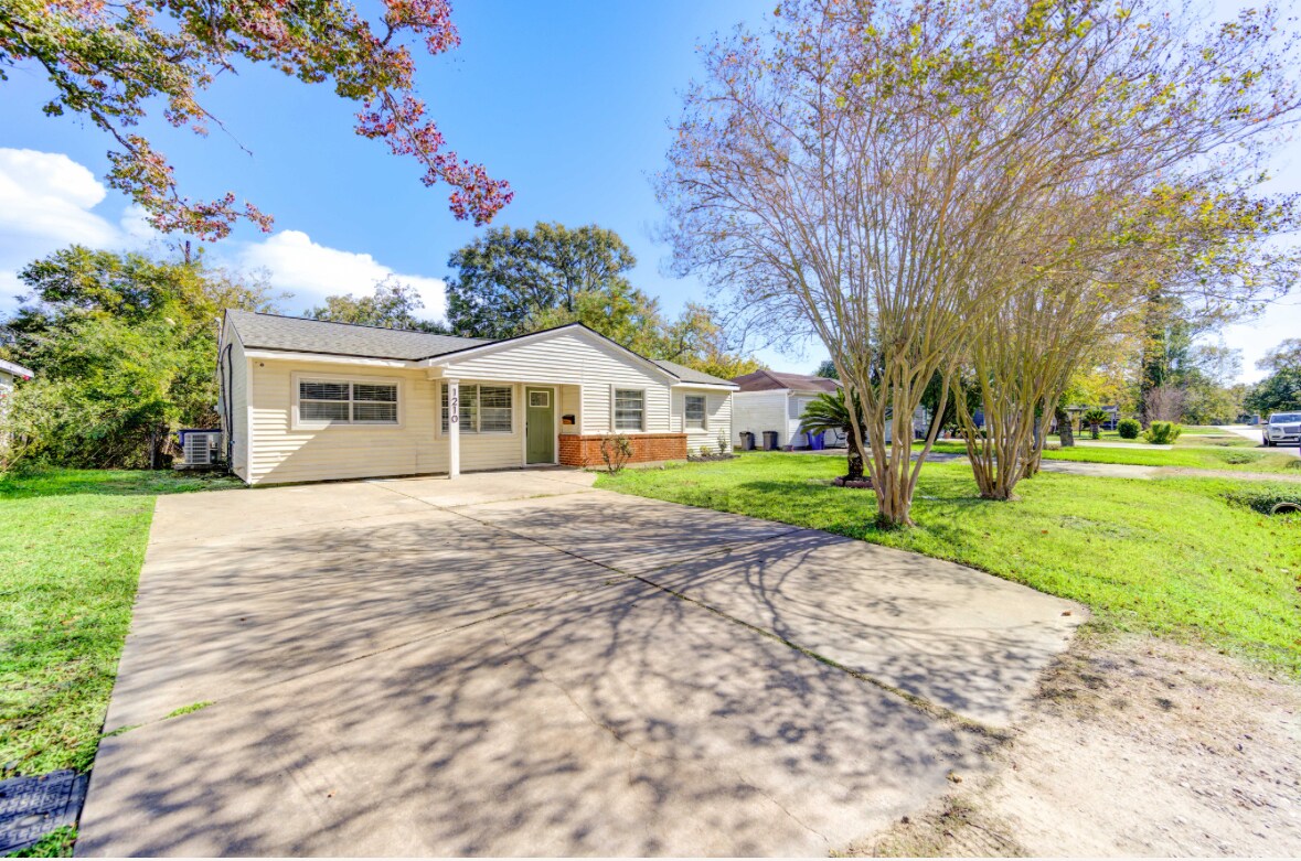 Building Photo - 1210 N Natchez Dr