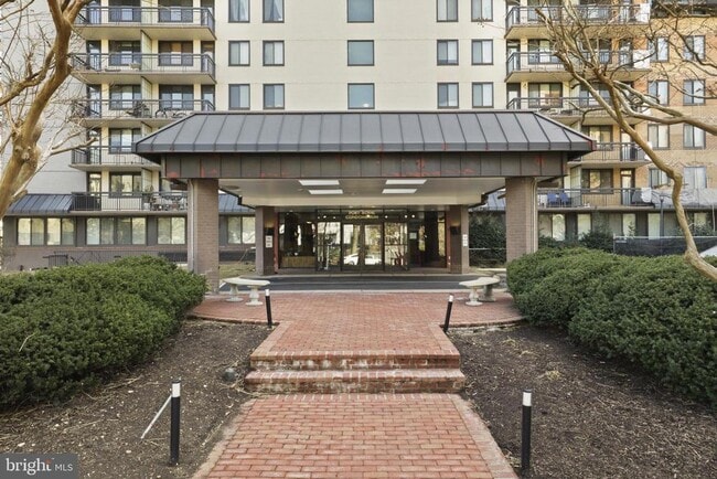 Primary Photo - 801 N Pitt St