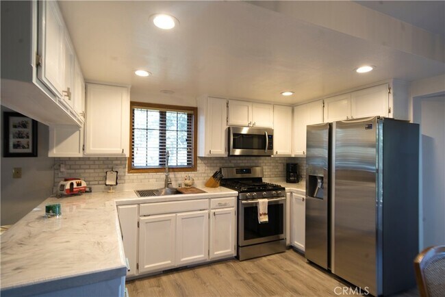 Building Photo - 31644 Christmas Tree Ln