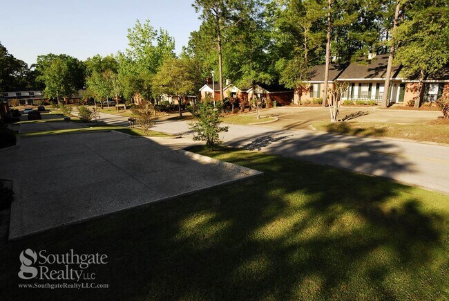 Building Photo - Woodshire Duplexes & Townhomes