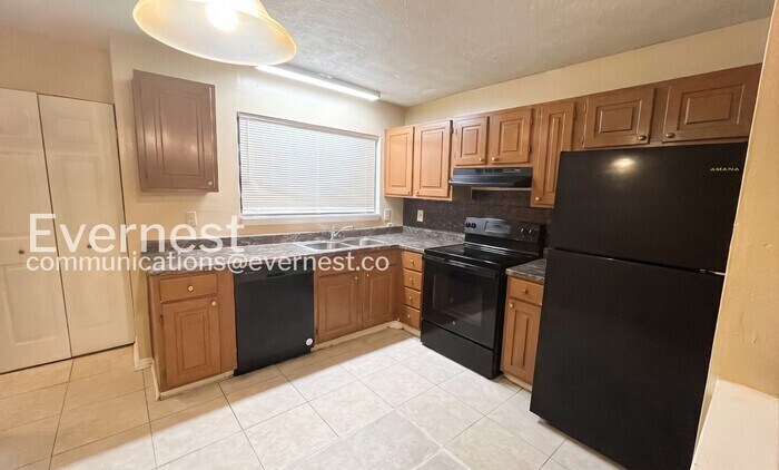 Building Photo - 3575 Oakvale Rd