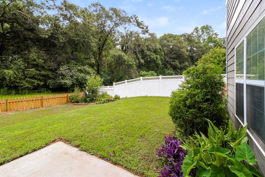 Building Photo - 6682 Silk Tree Pointe