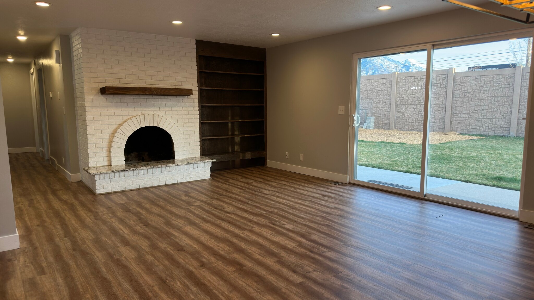 Building Photo - 894 E 840 N