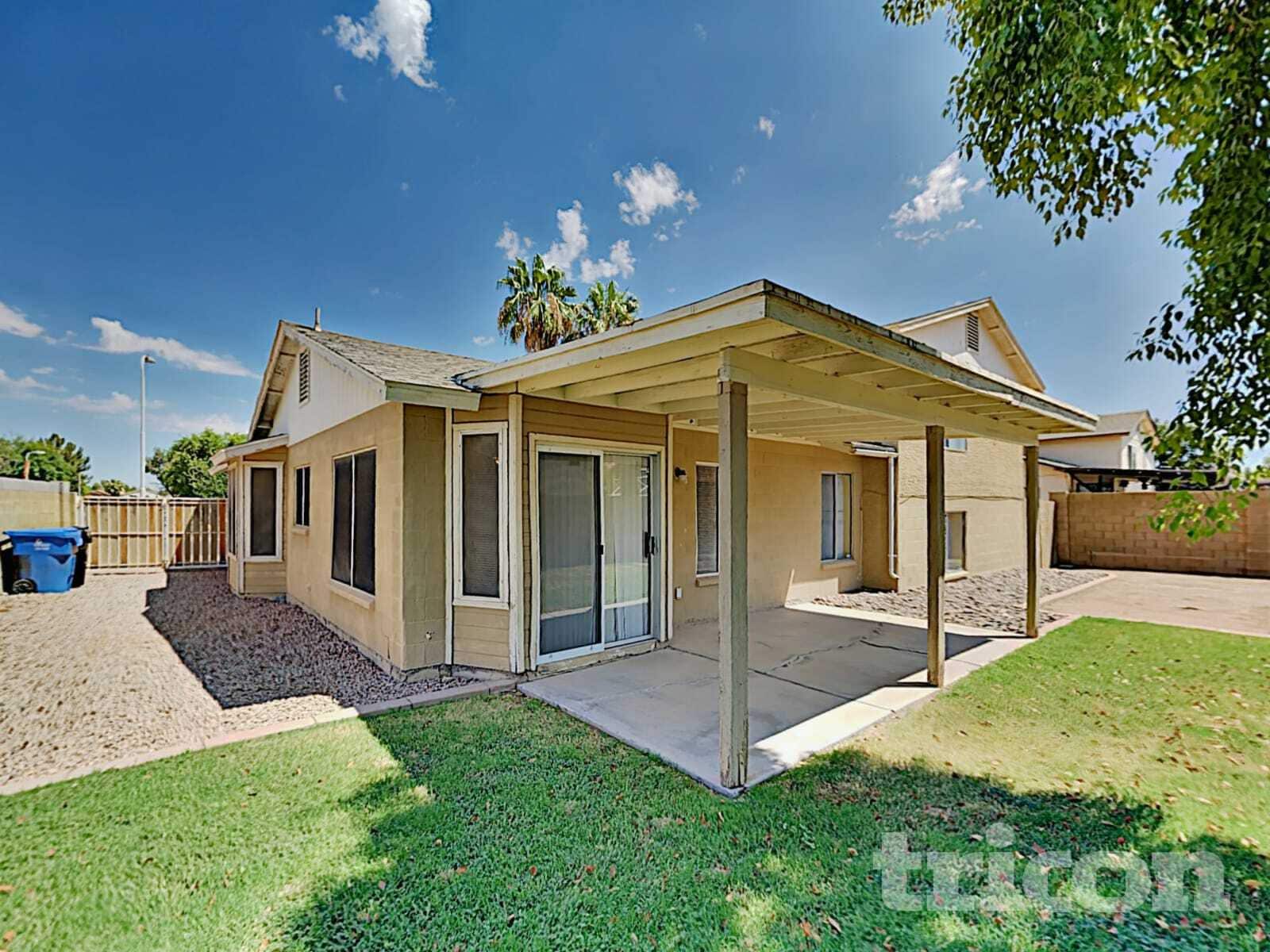 Building Photo - 601 E Palomino Dr