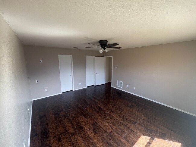 Building Photo - 220 Chalk Mountain Dr