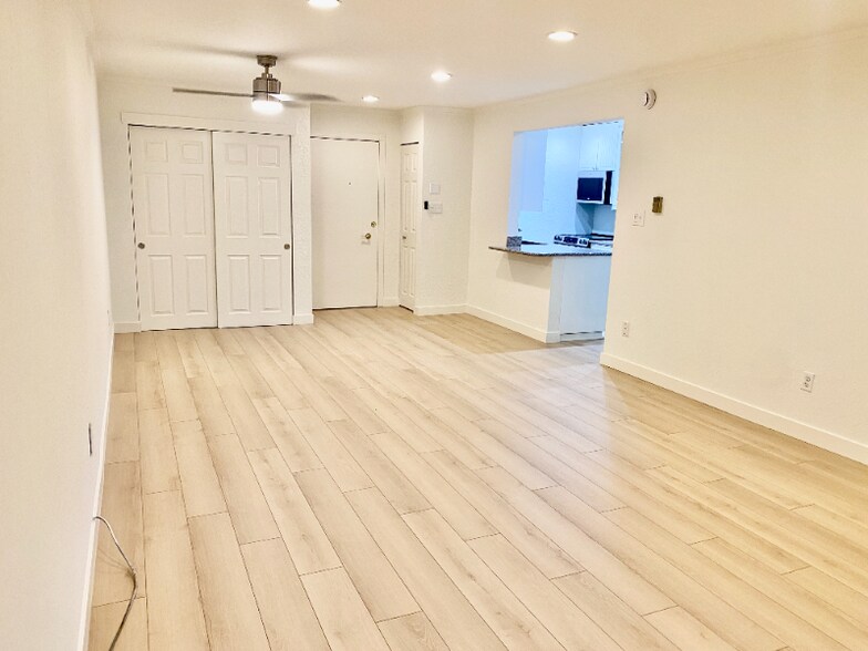 Building Photo - 2227 Canyon Blvd