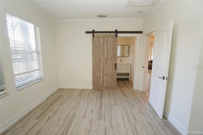 Building Photo - 2511 W Fig St