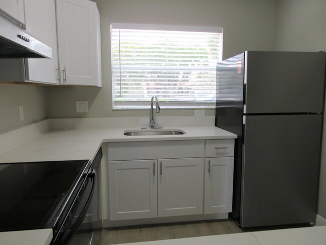 Building Photo - 4065 NW 114th Ave