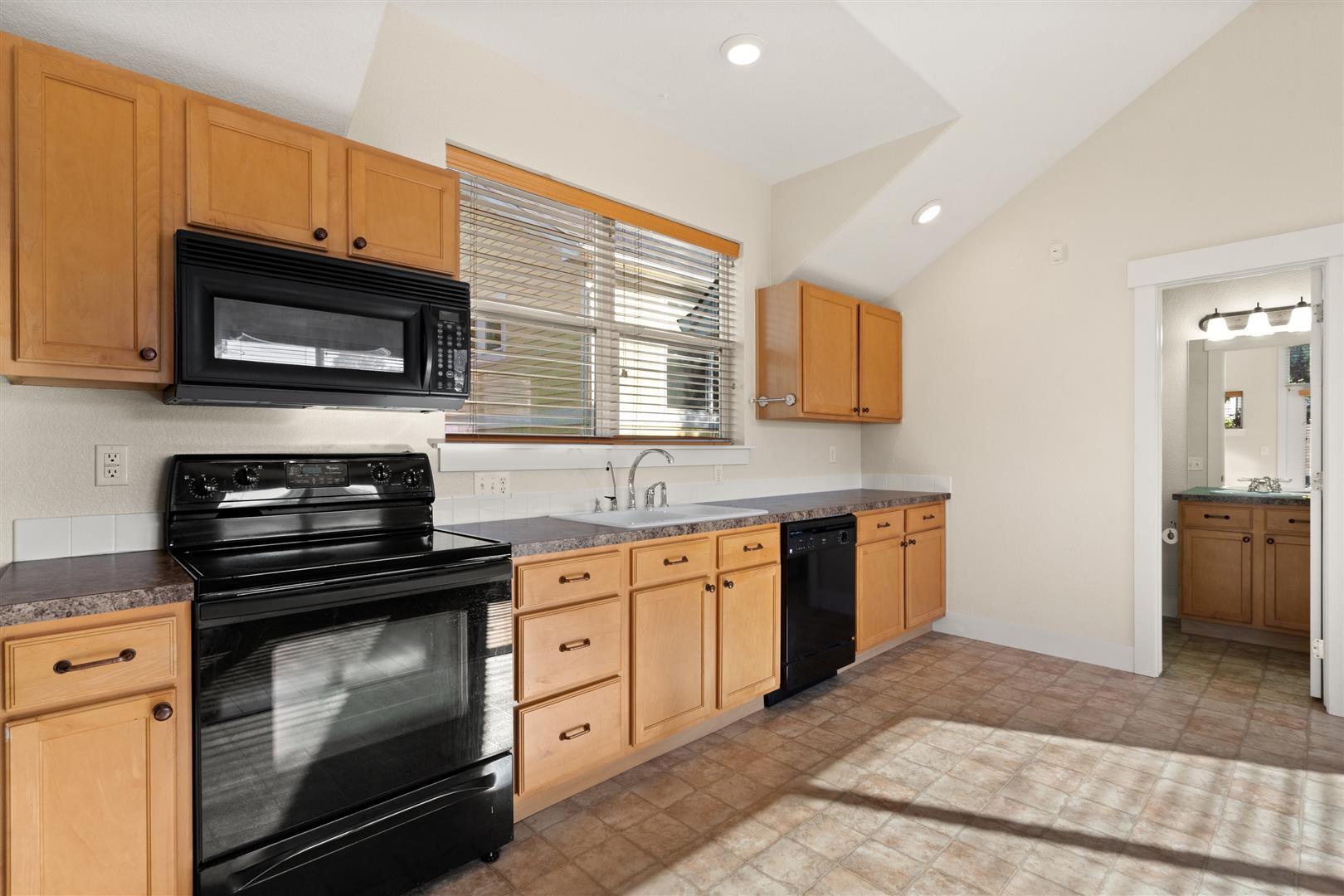 Full-featured kitchen in separate studio living space - 4144 Lost Canyon Drive