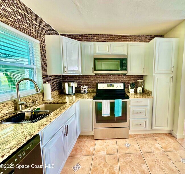 Building Photo - 133 NE 1st St