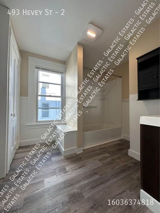 Building Photo - 493 Hevey St