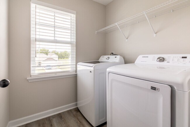 Building Photo - 4 Bedroom Home in Holly Ridge for Rent